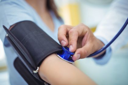 Servicio farmacéutico remunerado de toma de presión arterial